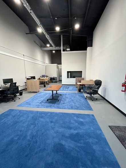 More Photos Of 1500 S 169 Hwy, Smithville Manufacturing For Lease