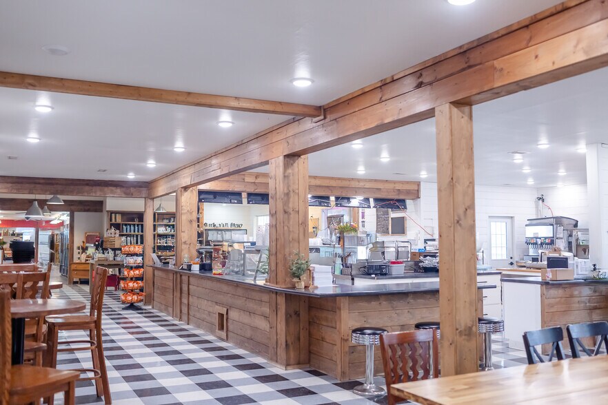 More Photos Of 2015 N Missouri St, Macon Restaurant For Sale