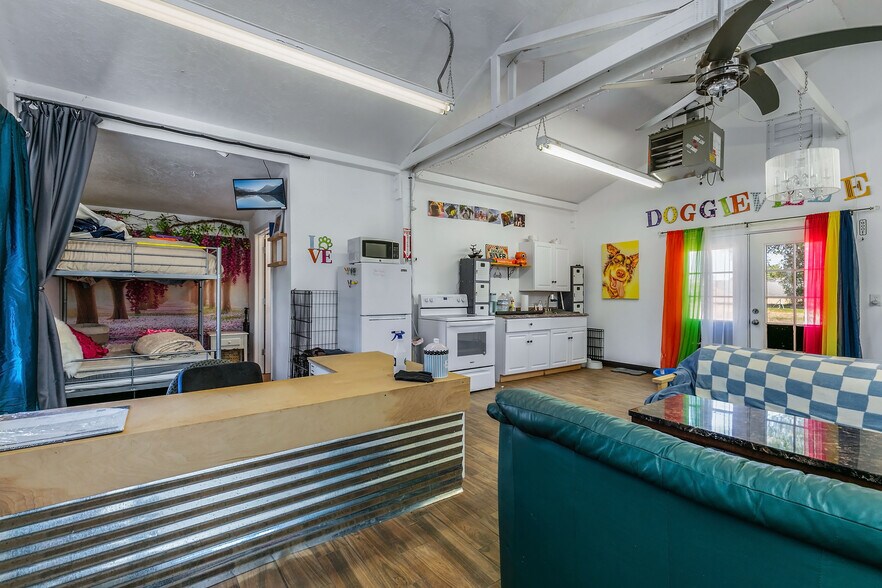 More Photos Of 223 NW Oneil way, Redmond Shelter For Sale