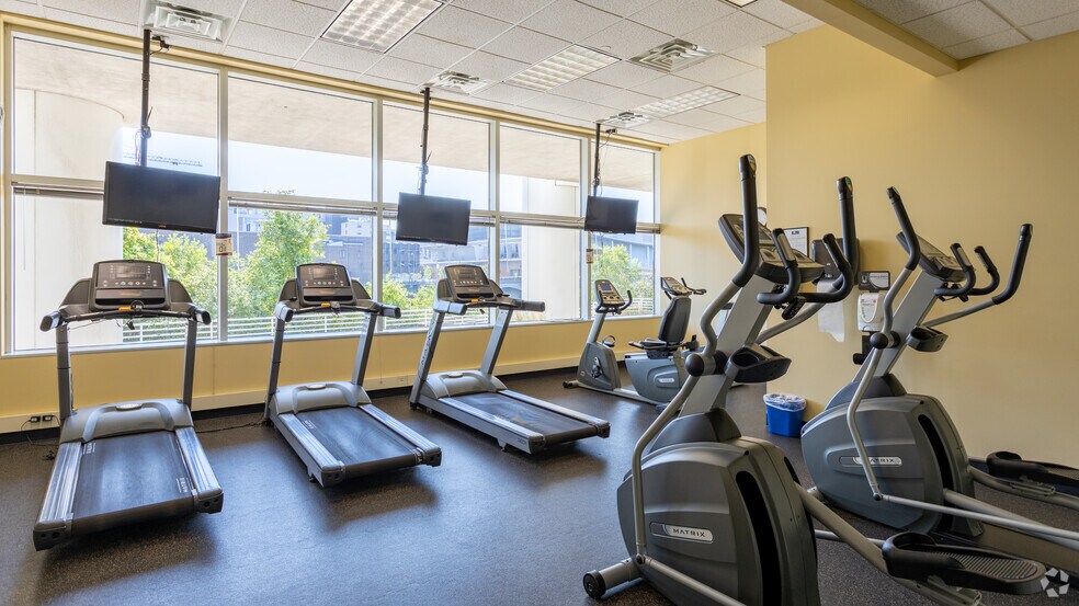 More Photos Of 333 Bridge St NW, Grand Rapids Office For Lease