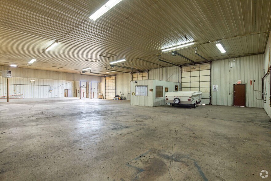 More Photos Of 3504 S Virginia, Crystal Lake Truck Terminal For Sale