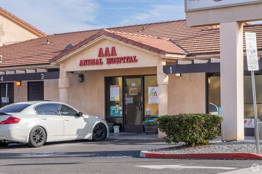 More Photos Of 425 E 6th St, Corona Storefront Retail Office For Lease