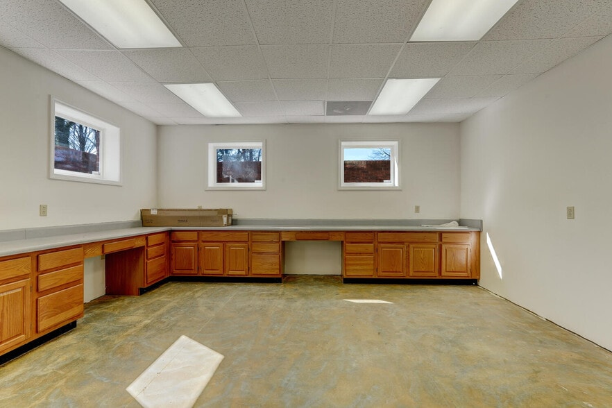 More Photos Of 601 W Harrison St, Reidsville Medical For Sale