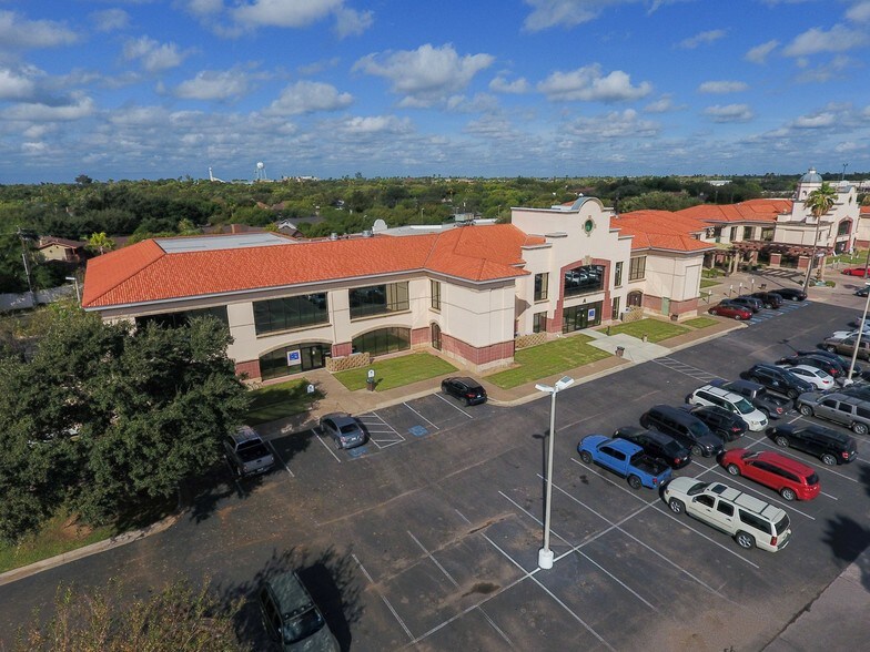 More Photos Of 7210 McPherson Rd, Laredo Medical For Lease