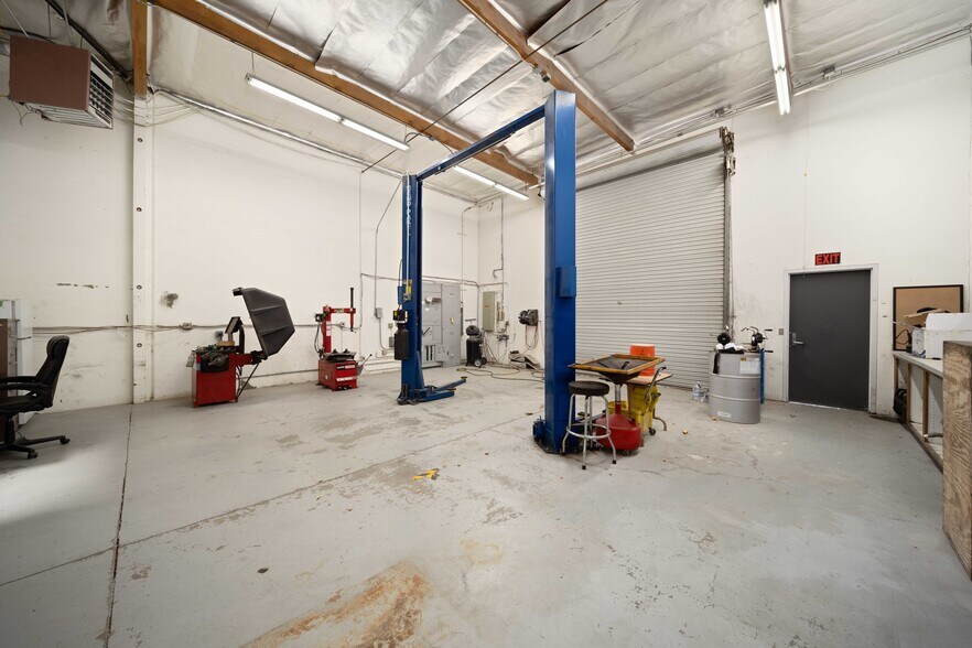 More Photos Of 647 W Avenue L 14, Lancaster Service For Lease