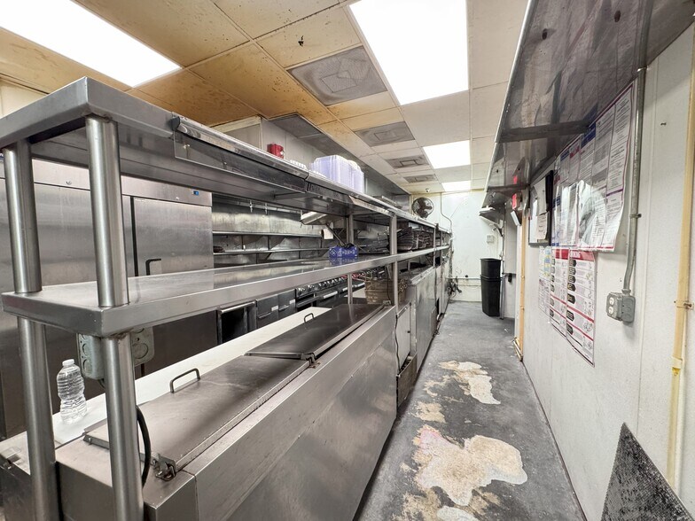 More Photos Of 668 NW 5th St, Miami Restaurant For Lease