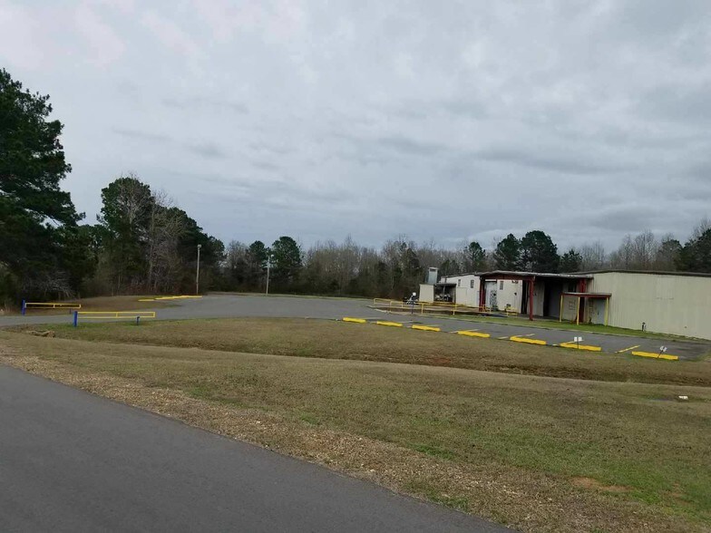 More Photos Of 1830 N Pine St, Vivian Industrial For Lease