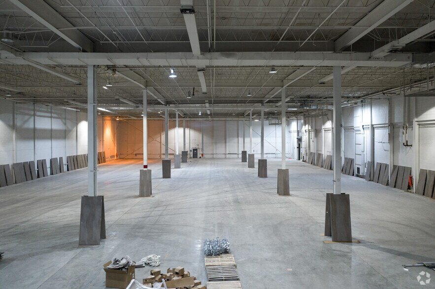More Photos Of 2500 W Bradley Pl, Chicago Unknown For Lease