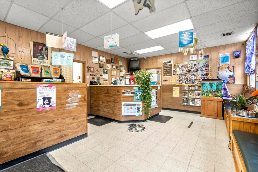 More Photos Of 755 Barnum Avenue Cutoff, Stratford Veterinarian Kennel For Sale
