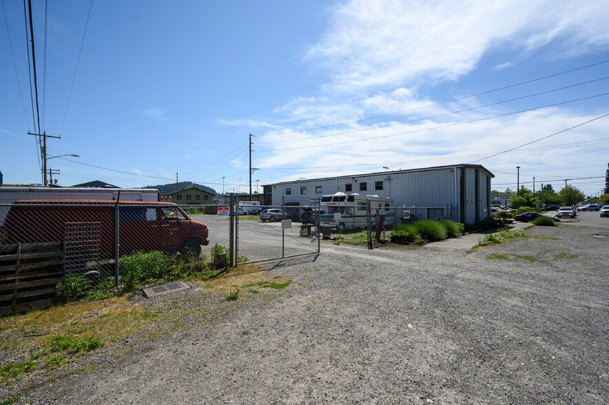More Photos Of 2034 Franklin St, Bellingham Service For Sale