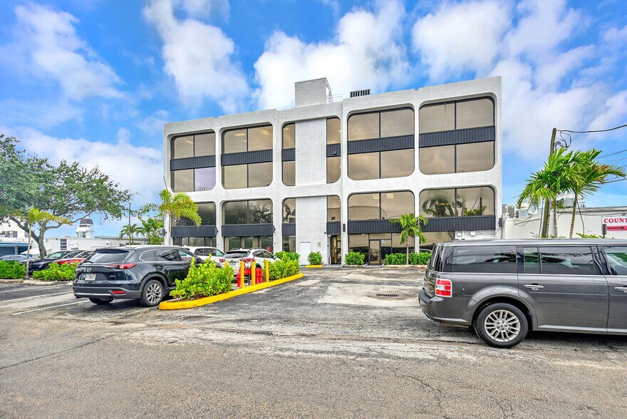 More Photos Of 2691 E Oakland Park Blvd, Fort Lauderdale Office Residential For Lease