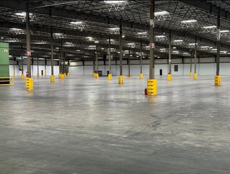 More Photos Of 7110 E Washington St, Mebane Distribution For Lease