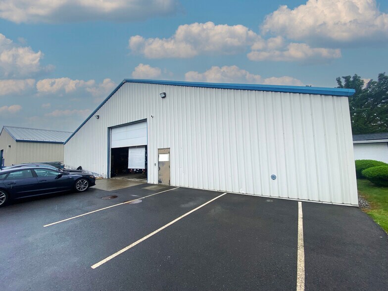 More Photos Of 14 Petra Ln, Albany Light Distribution For Lease