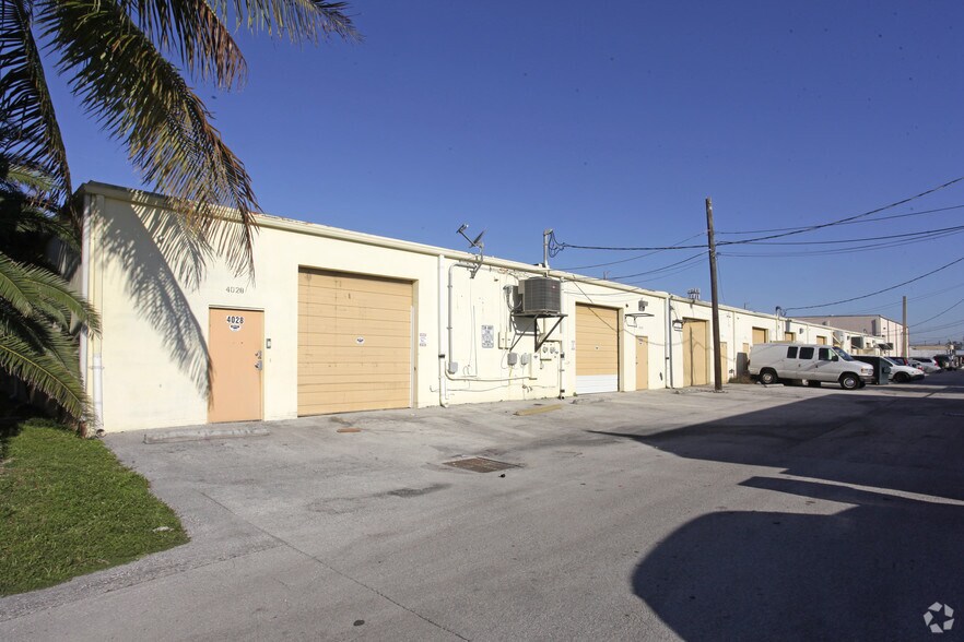 More Photos Of 4032-4046 NE 6th Ave, Oakland Park Warehouse For Lease