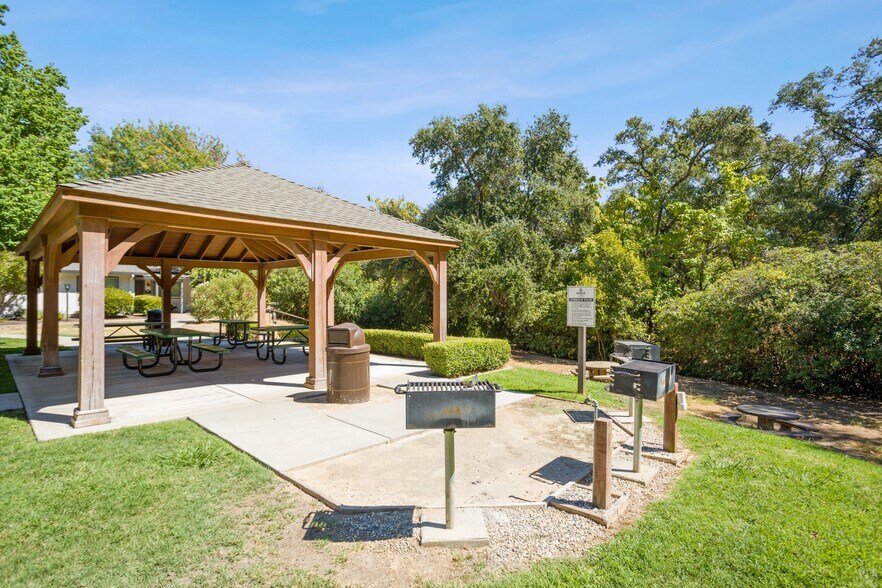 More Photos Of 6546 Auburn Blvd, Citrus Heights Apartments For Sale