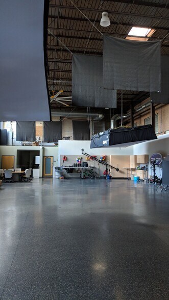 More Photos Of 1725 W Hubbard St, Chicago Showroom For Sale