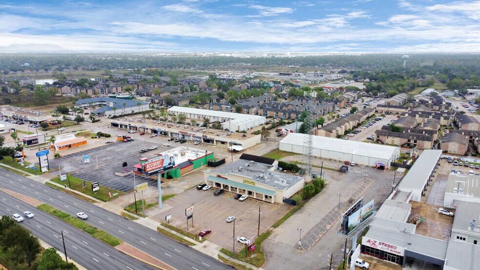 More Photos Of 5220-5234 Highway 6 N, Houston Freestanding For Lease