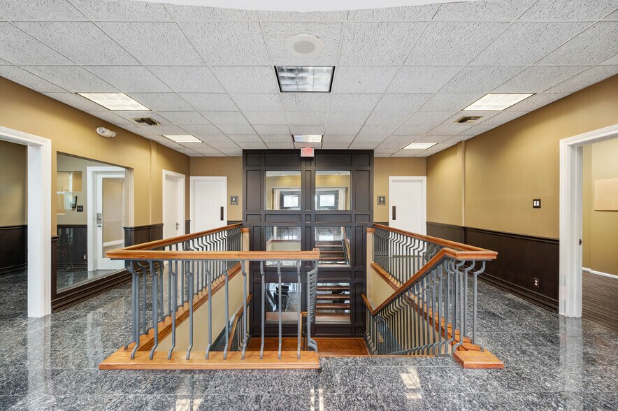 More Photos Of 8100 Broadway St, San Antonio Office For Sale