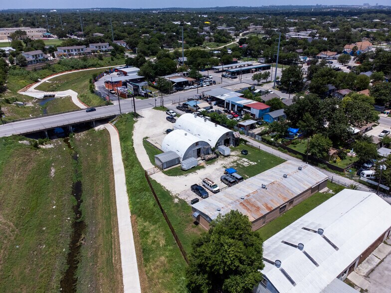 More Photos Of 1010 N Zarzamora St, San Antonio Warehouse For Sale