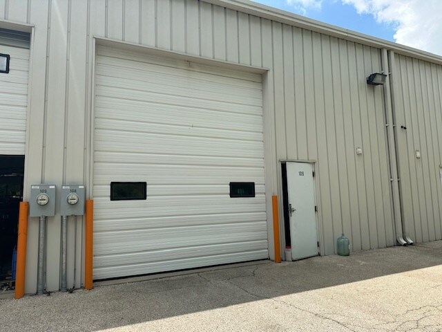 More Photos Of 9114 Virginia Rd, Lake In The Hills Warehouse For Lease