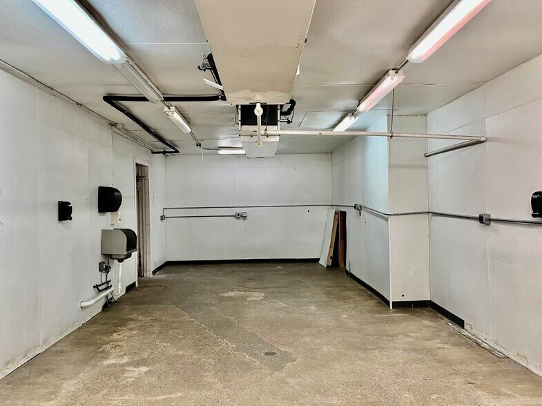 More Photos Of 605 S 94th St, Milwaukee Food Processing For Sale