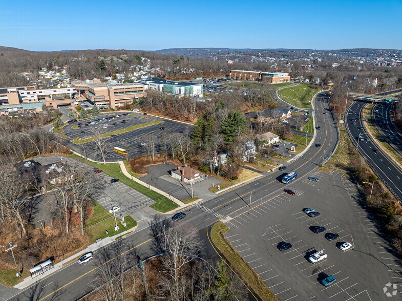 More Photos Of 702 Chase Pky, Waterbury Restaurant For Lease