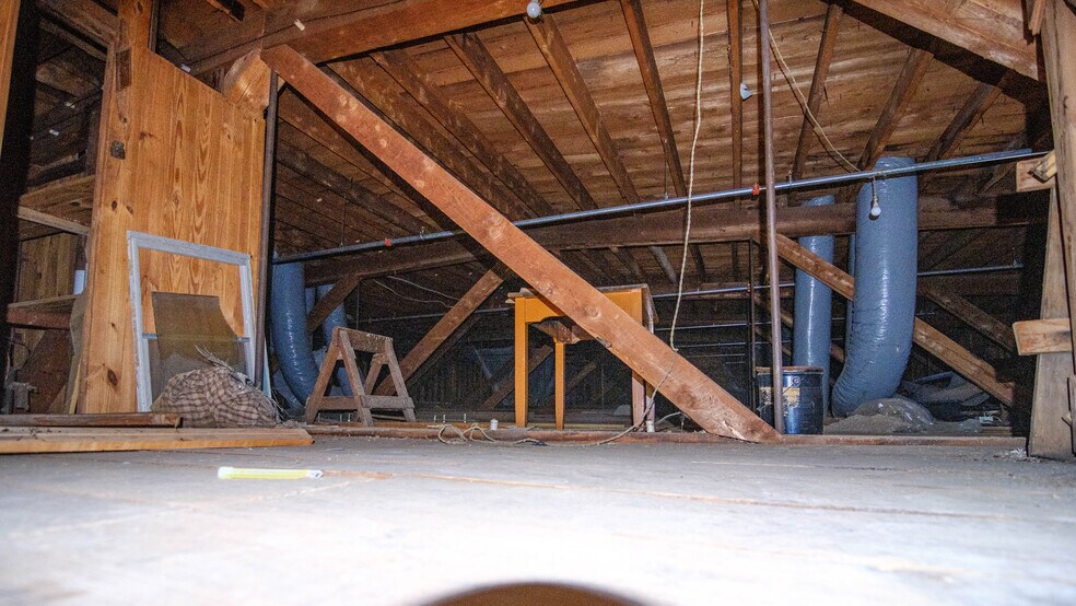 More Photos Of 8-10 E Hoosac St, Adams Restaurant For Lease