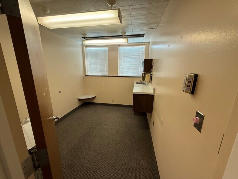 More Photos Of 601 Michigan Ave, Holland Office For Sale