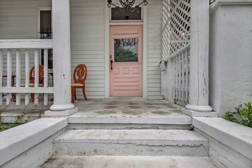 More Photos Of 422 W 43rd St, Savannah Storefront Retail Office For Sale