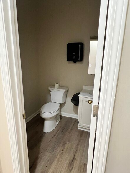 More Photos Of 2728 Chandalar Place Dr, Pelham Light Distribution For Lease