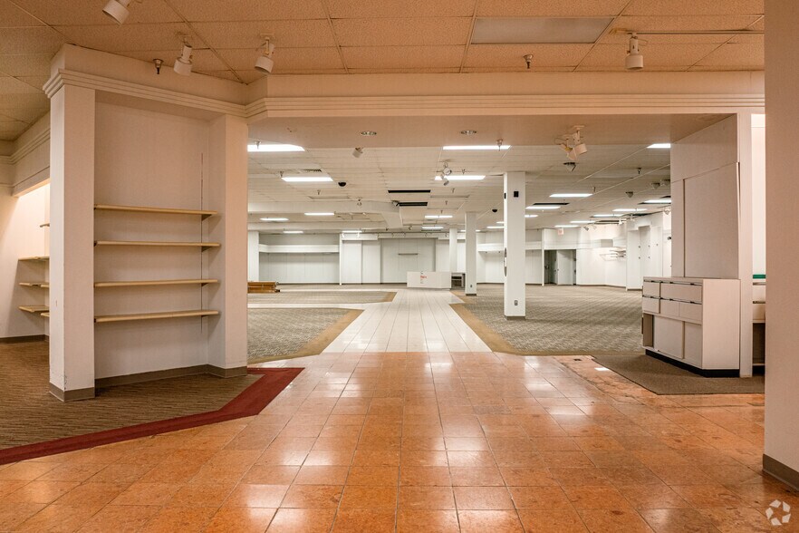 More Photos Of 2917 N Vermilion st, Danville General Retail For Lease