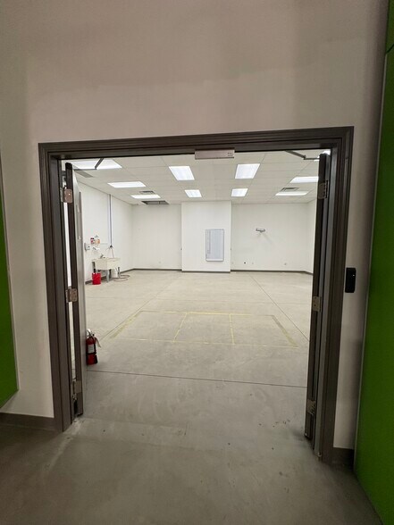 More Photos Of 66850 Executive Dr, Saint Clairsville Warehouse For Lease