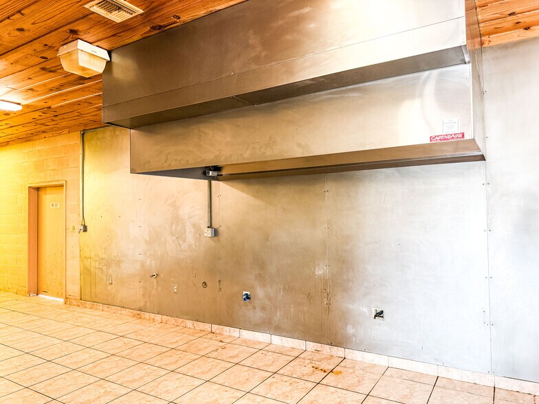 More Photos Of 115 E 8th St, Cisco Restaurant For Sale