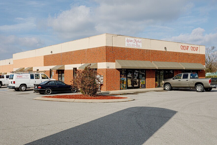 More Photos Of 131 Weakley Ln, Smyrna Flex For Lease