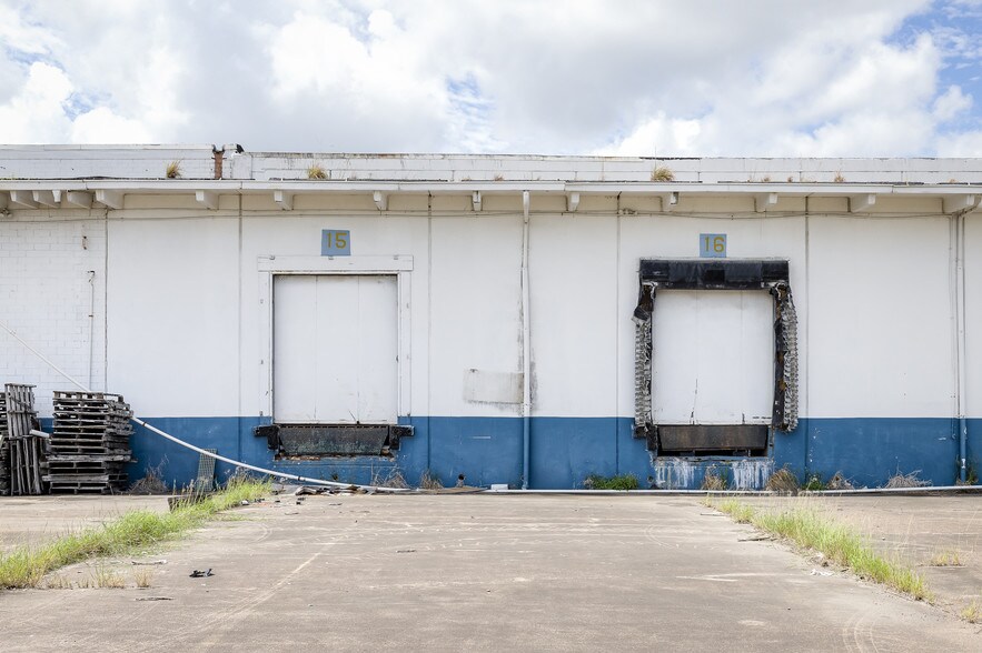 More Photos Of 6665 E 14th St, Brownsville Refrigeration Cold Storage For Sale