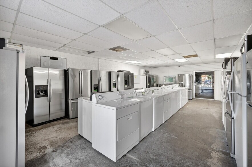 More Photos Of 3928 SW 12th Ct, Fort Lauderdale Manufacturing For Sale