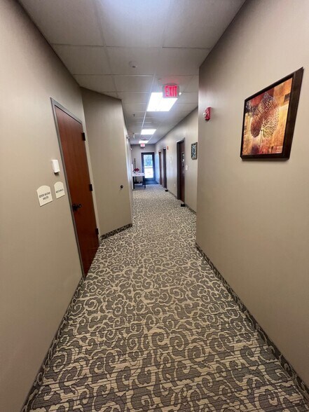 More Photos Of 121 Saint Andrews Ct, Mankato Medical For Lease