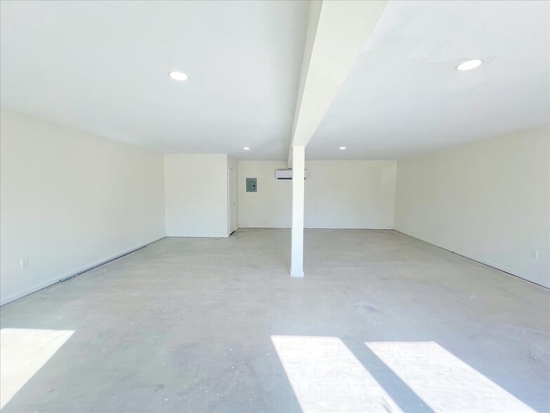 More Photos Of 7704 Irvington Blvd, Houston General Retail For Sale