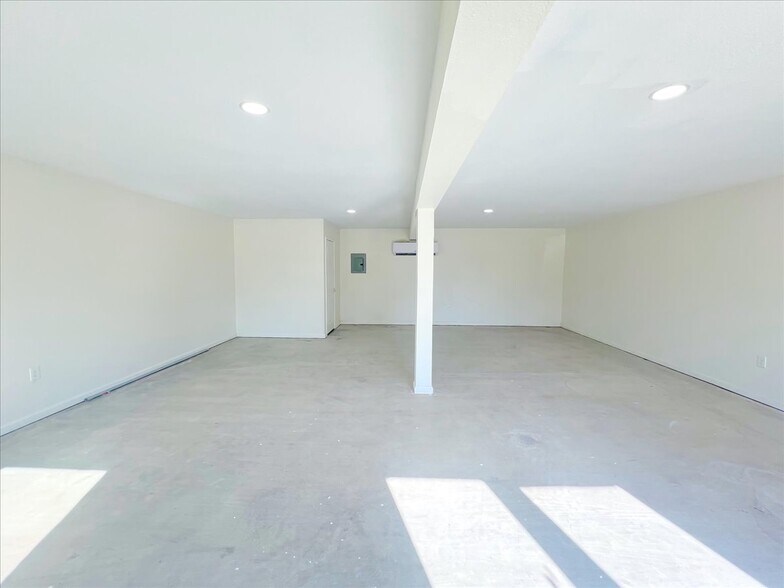 More Photos Of 7704 Irvington Blvd, Houston General Retail For Lease