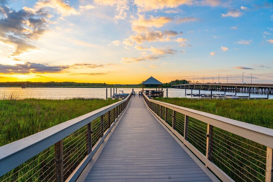 More Photos Of 114 Church st, Georgetown Hotel For Sale