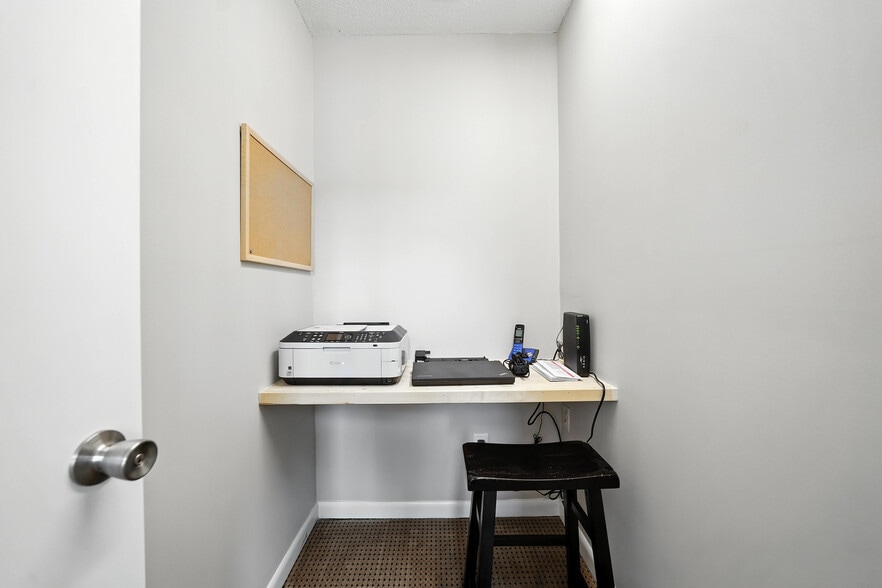 More Photos Of 11285 Elkins Rd, Roswell Office Residential For Sale