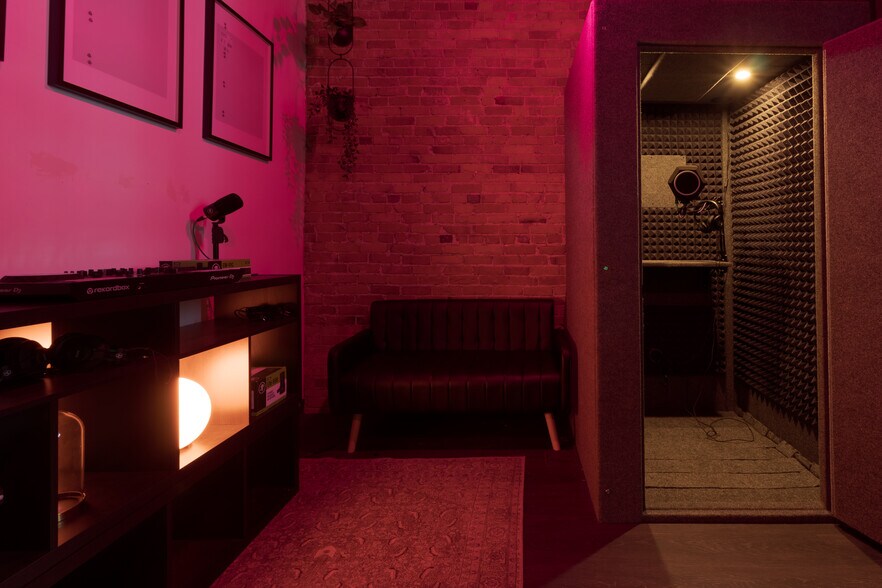 More Photos Of 313 1st Ave S, Seattle Office For Sale