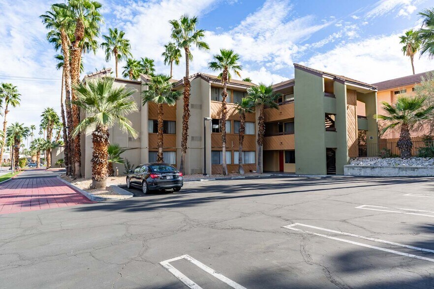 More Photos Of 1633 S Palm Canyon Dr, Palm Springs Hotel For Sale