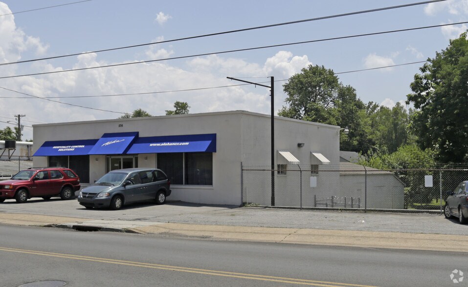 More Photos Of 2716 Sutherland Ave, Knoxville Showroom For Lease