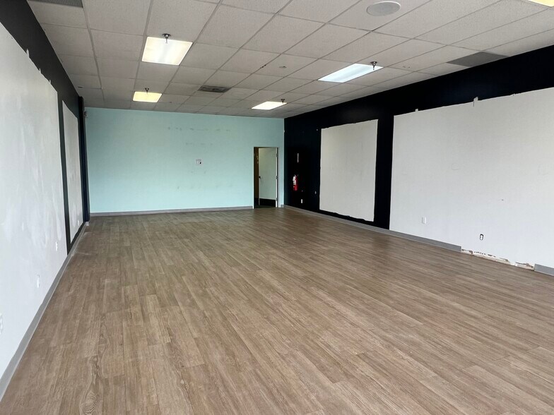 More Photos Of 100-200 W Twelve Mile Rd, Madison Heights Unknown For Lease