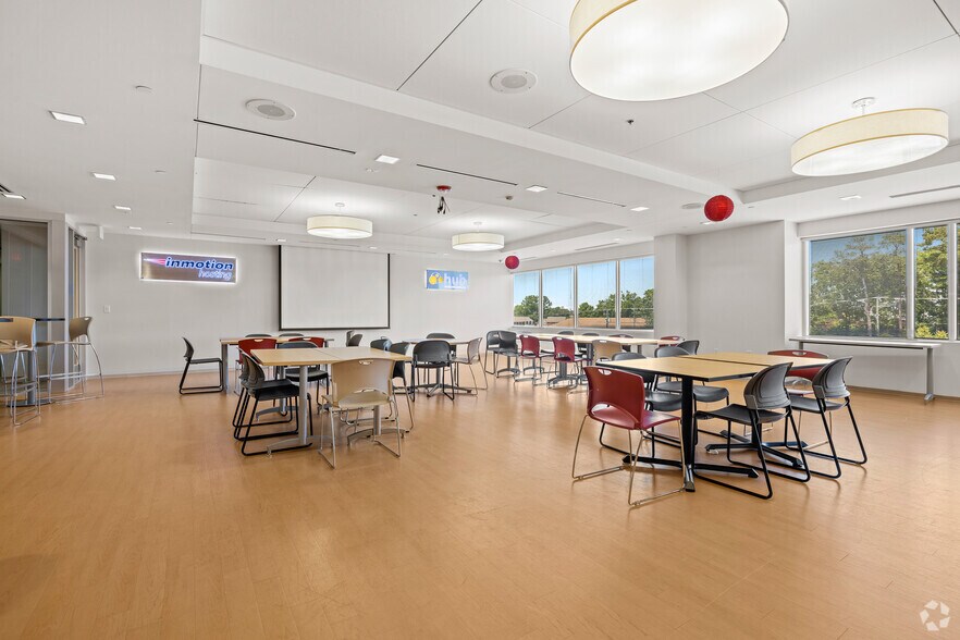 More Photos Of 555 S Independence Blvd, Virginia Beach Office For Lease