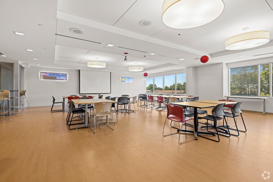 More Photos Of 555 S Independence Blvd, Virginia Beach Office For Lease