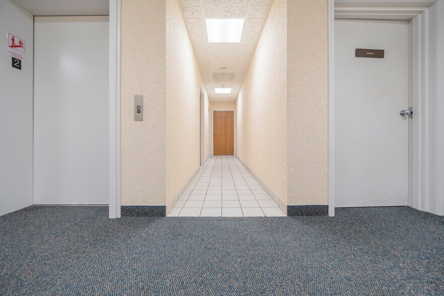 More Photos Of 33595 Bainbridge Rd, Solon Office For Lease