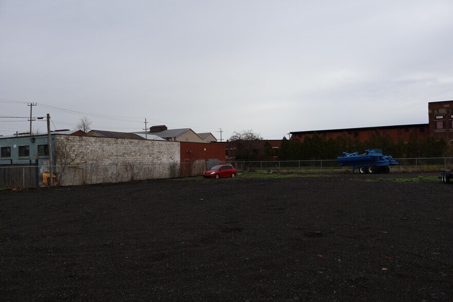 Primary Photo Of 212 Burgar St, Welland Land For Lease