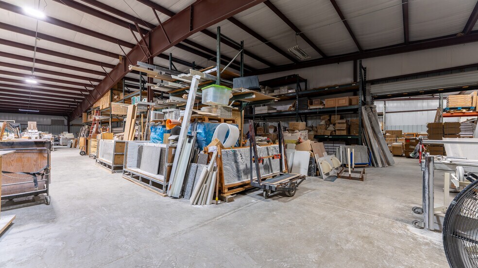 More Photos Of 19850 Houston Rd, Lebanon Showroom For Sale